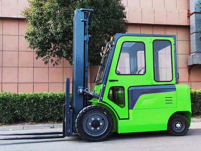 1 chiếc xe nâng ắc quy Li-ion 3 tấn tùy chỉnh của NEOforklift sẽ được gửi cho khách hàng