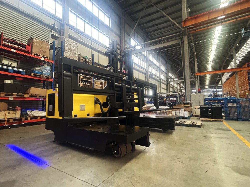 NEOlift electric multii-directional reach truck