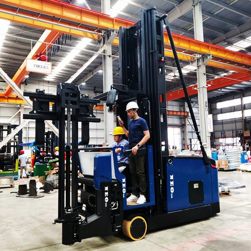 Xe nâng VNA chạy bằng pin Lithium cải tiến được giao cho công ty hậu cần hàng đầu Trung Đông
